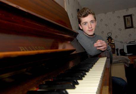 Pianist Kyle Hutchings